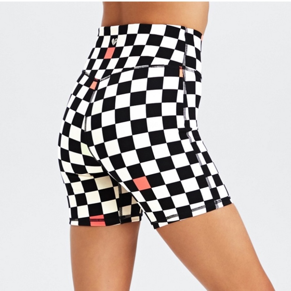 Fabletics Anywhere High-Waisted 6'' Short 1X